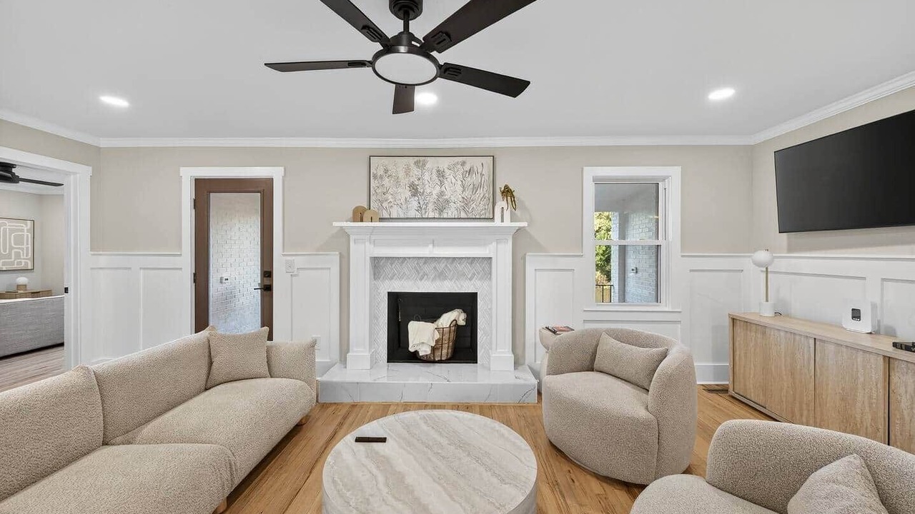 Photo of Livingroom in Forest Hills