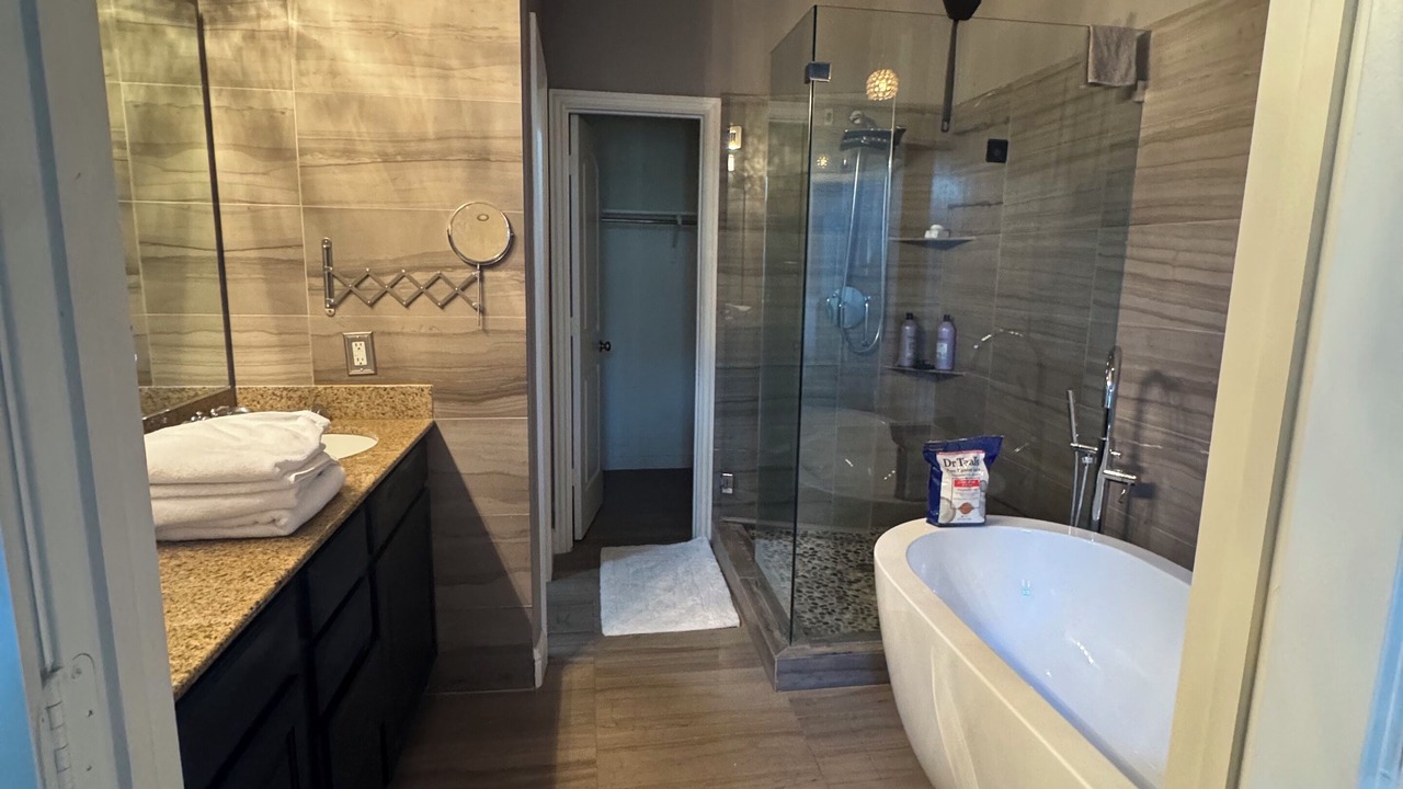 Photo of Bathroom in Legacy Town Center North