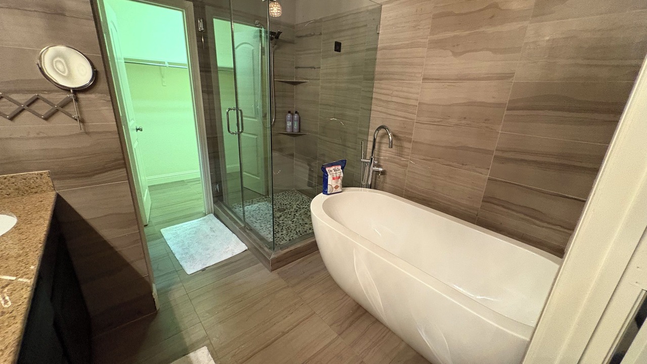 Photo of Bathroom in Legacy Town Center North
