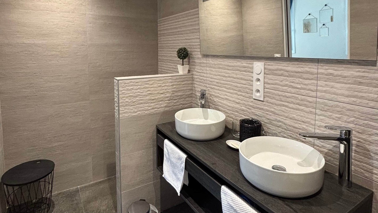 Photo of Bathroom in La Garde-Adhemar