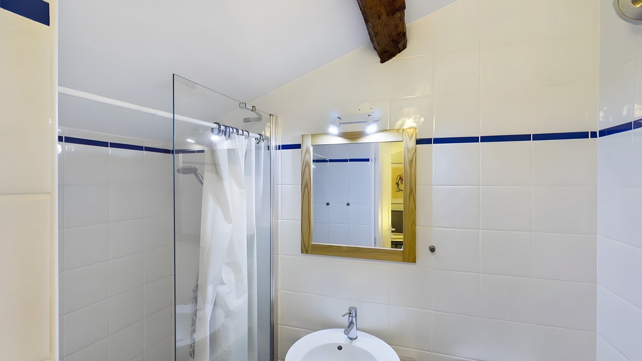 Photo of Bathroom in Marseillette