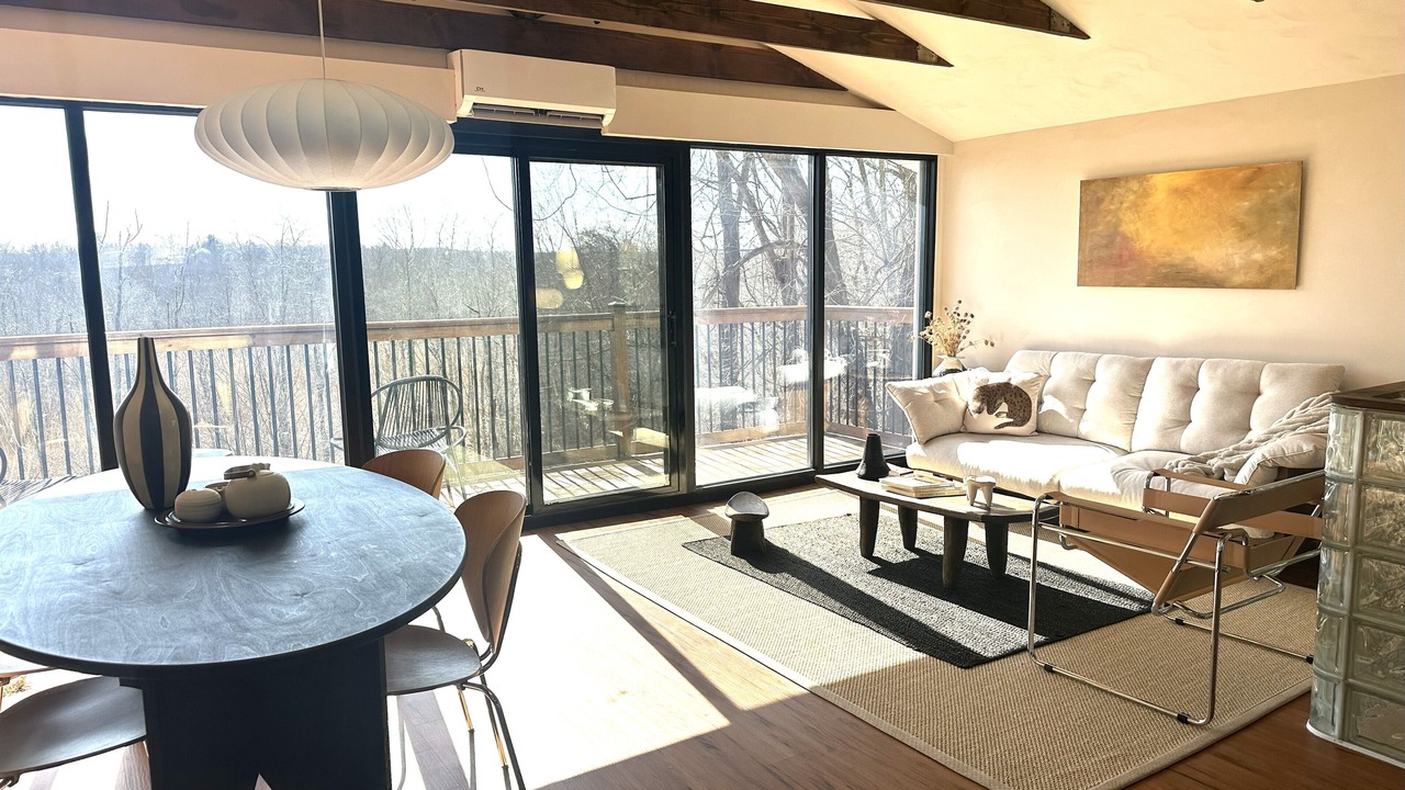 Photo of Livingroom in Lincoln Park