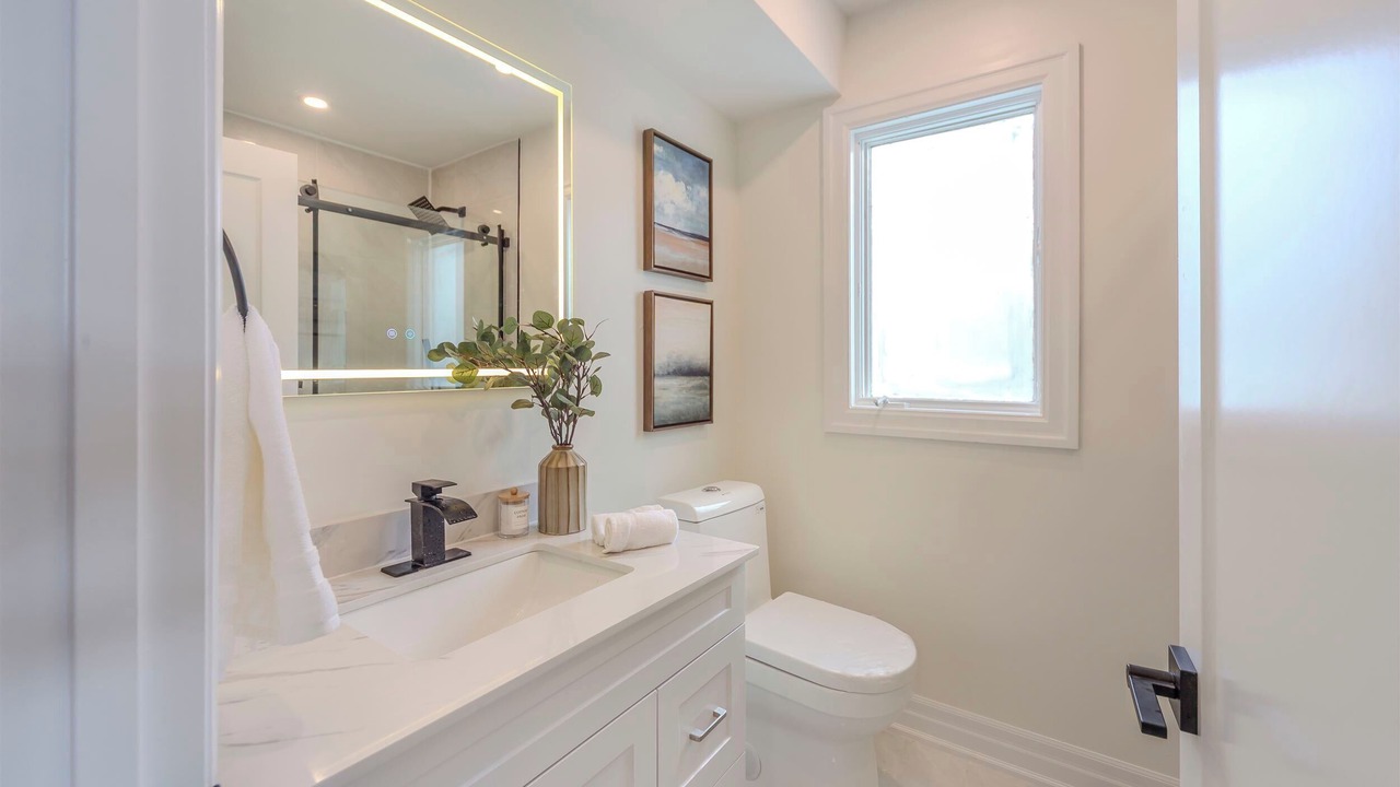 Photo of Bathroom in Lakeview