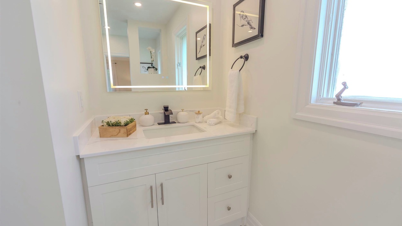 Photo of Bathroom in Lakeview