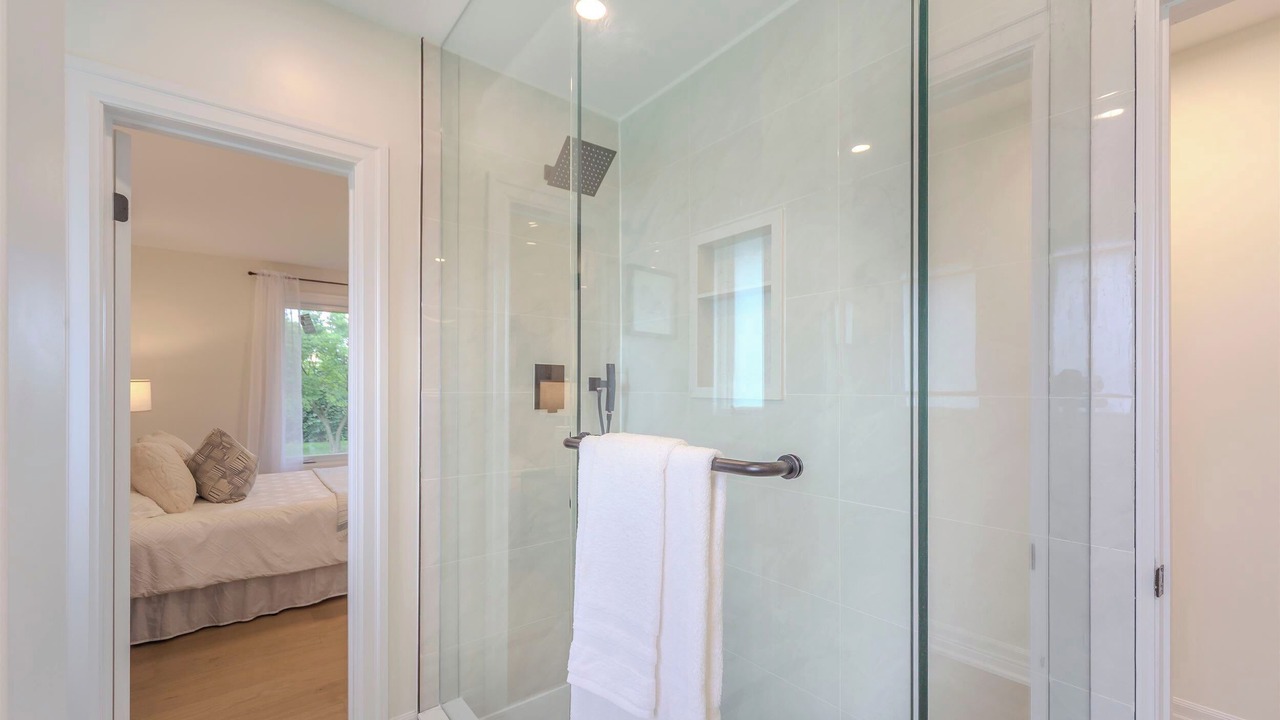 Photo of Bathroom in Lakeview