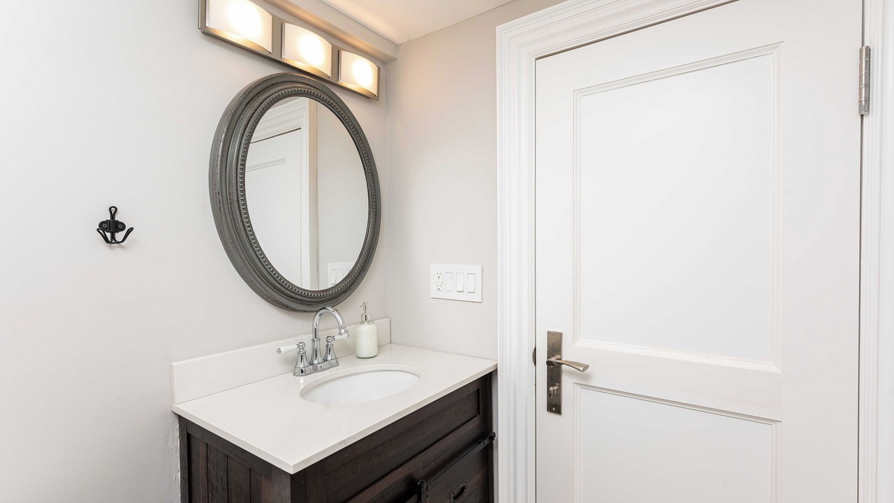 Photo of Bathroom in The Peanut