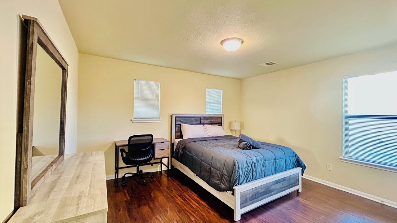 Photo of Bedroom in Northeast Houston