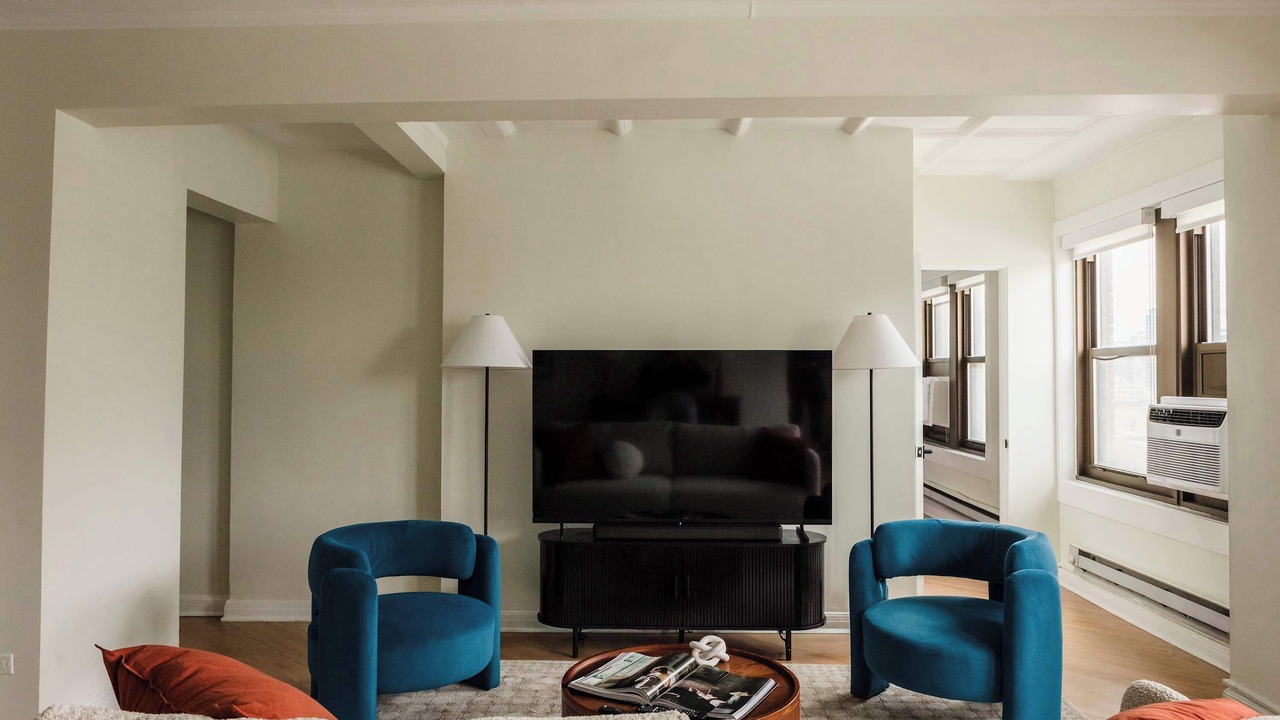 Photo of Livingroom in Near North Side