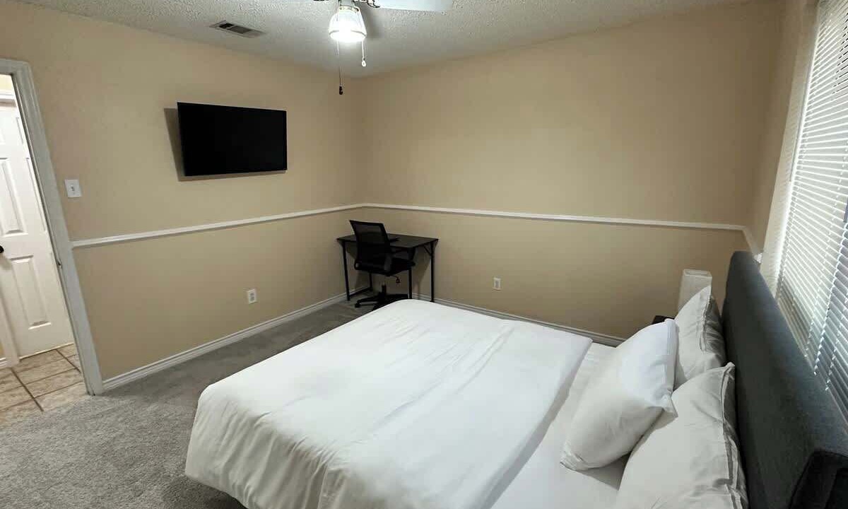 Photo of Bedroom in Garland