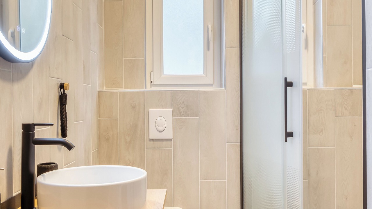 Photo of Bathroom in Rouen City Centre