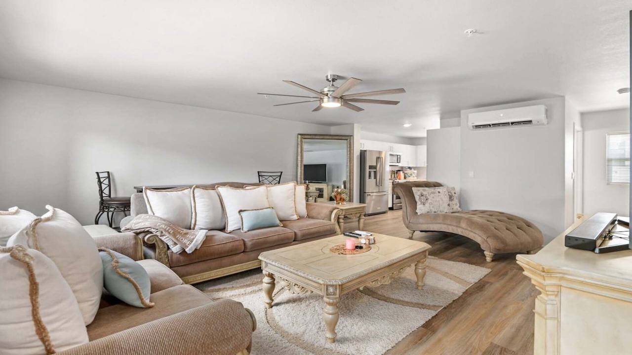 Photo of Livingroom in Ewa