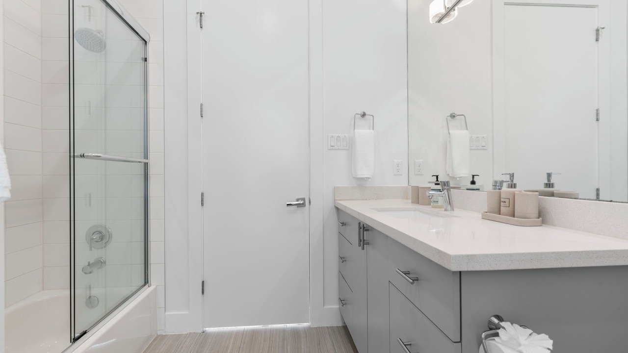 Photo of Bathroom in Greenway Plaza-Upper Kirby