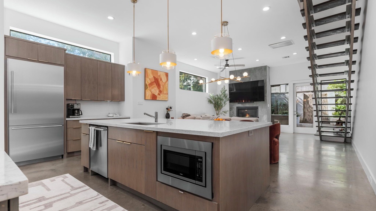 Photo of Kitchen in Greenway Plaza-Upper Kirby