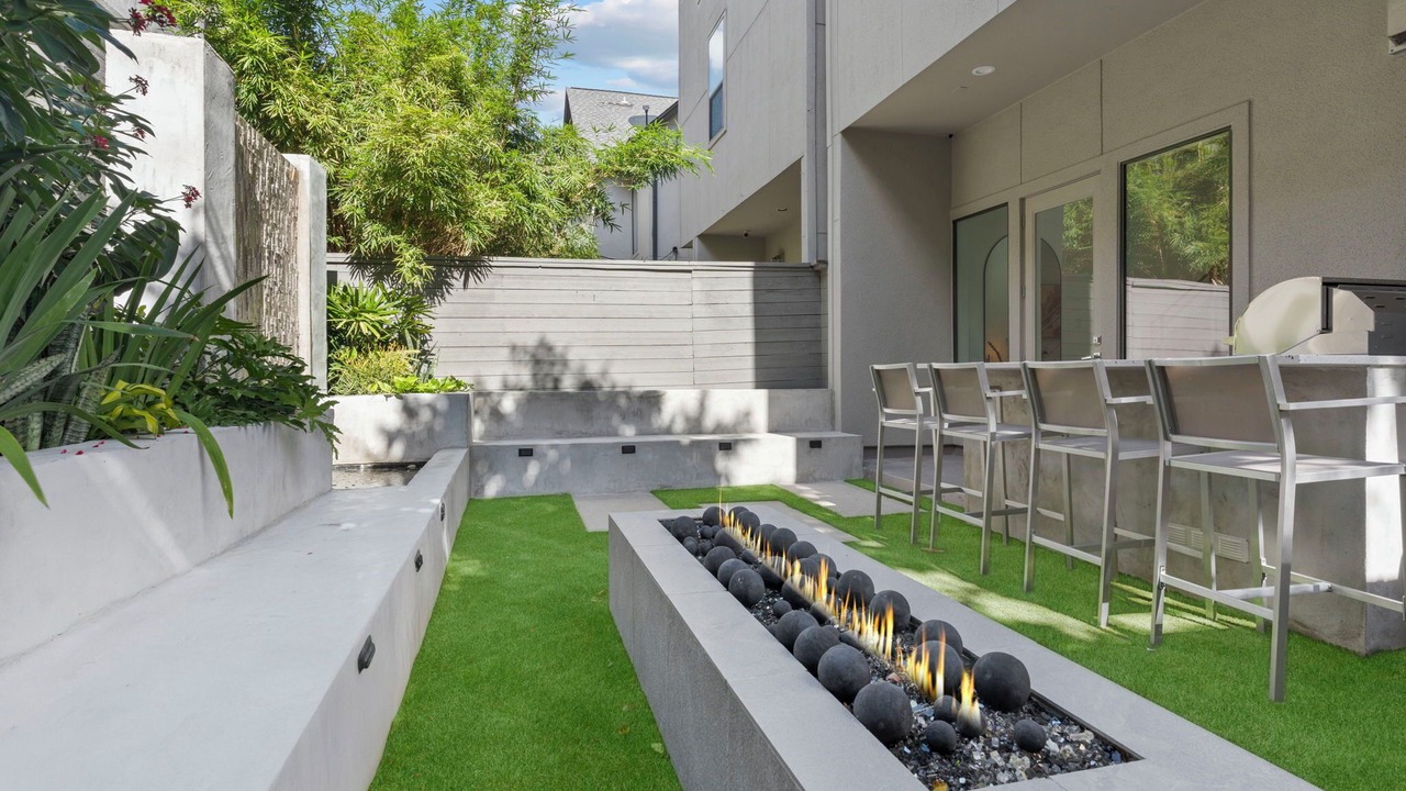 Photo of Patio Balcony in Greenway Plaza-Upper Kirby