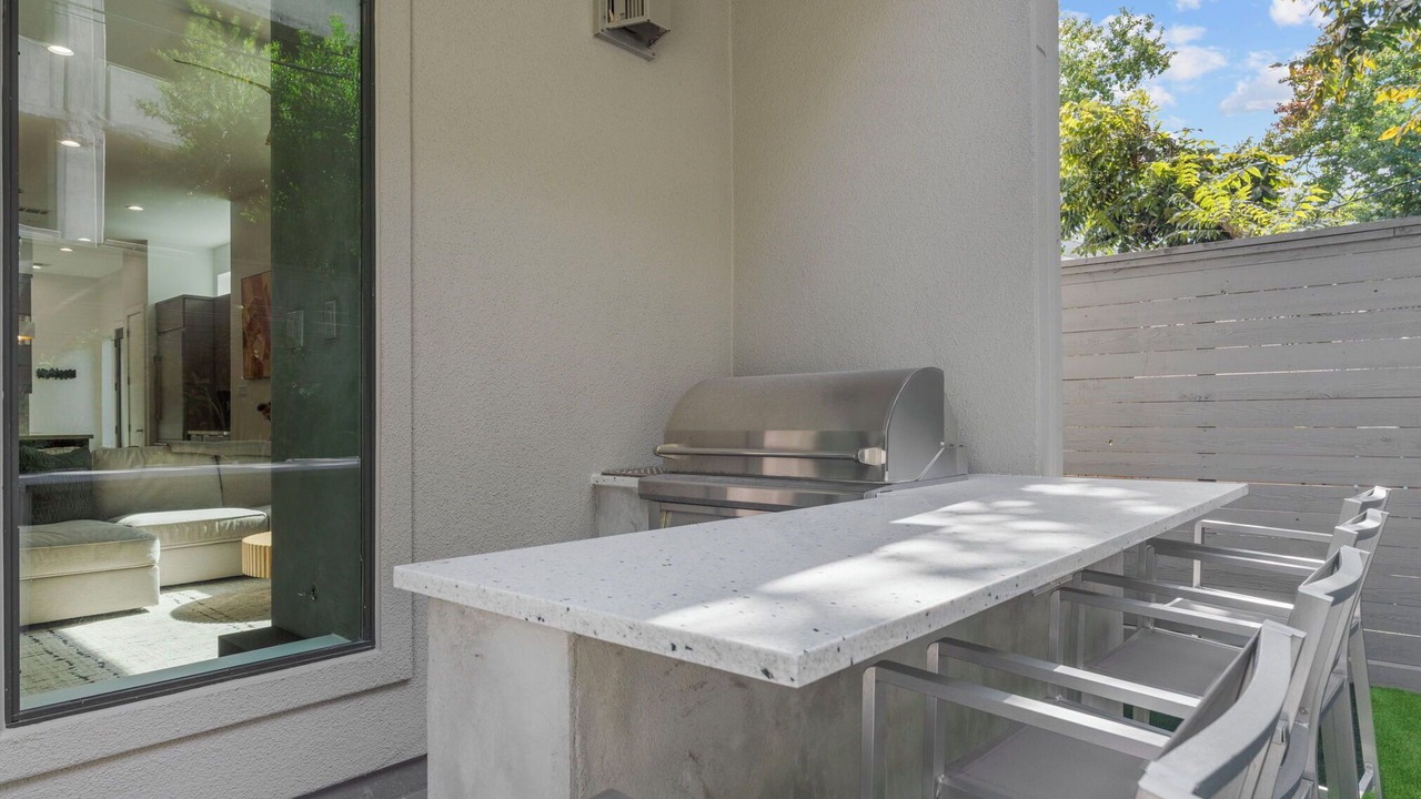 Photo of Outdoor in Greenway Plaza-Upper Kirby