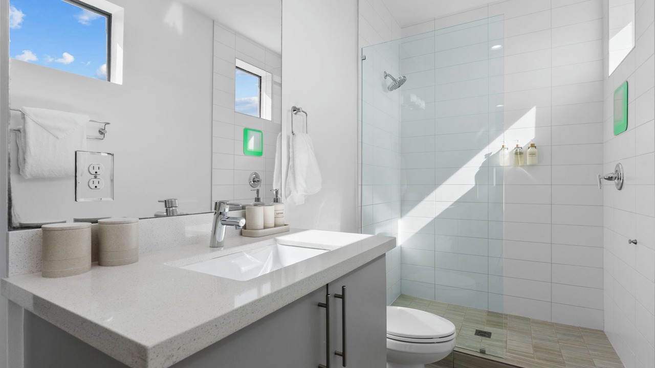 Photo of Bathroom in Greenway Plaza-Upper Kirby