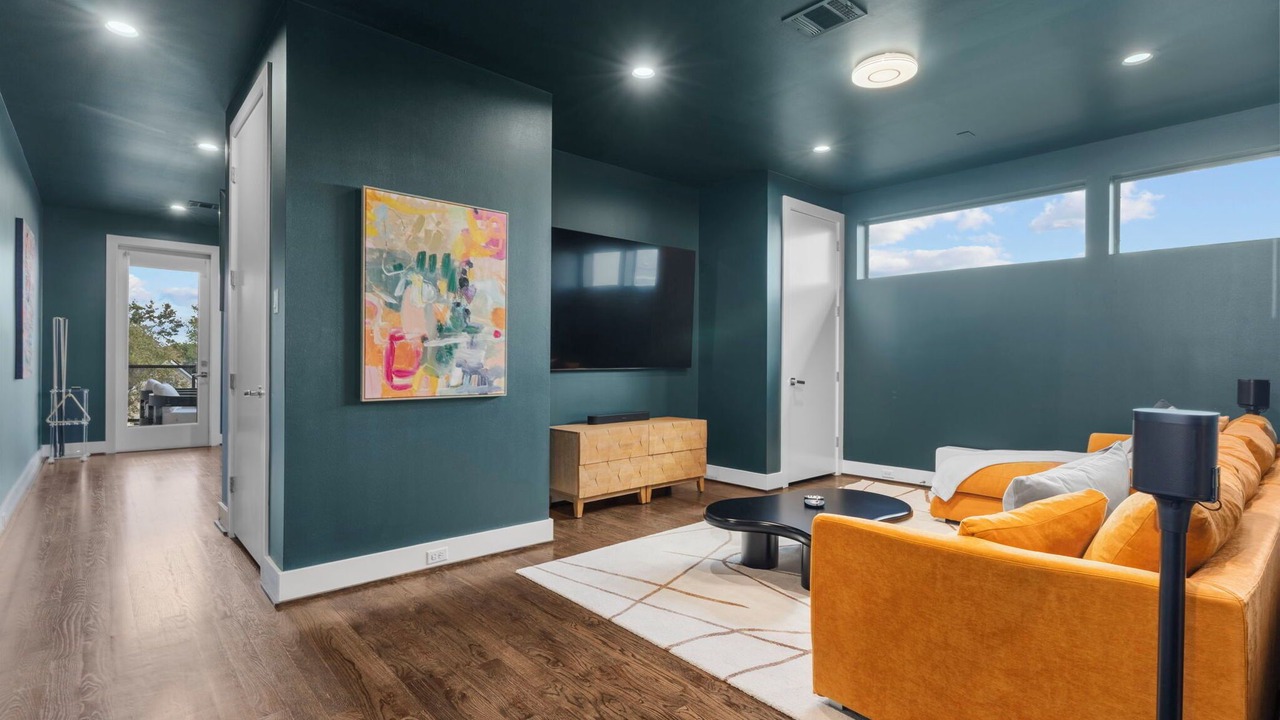 Photo of Livingroom in Greenway Plaza-Upper Kirby