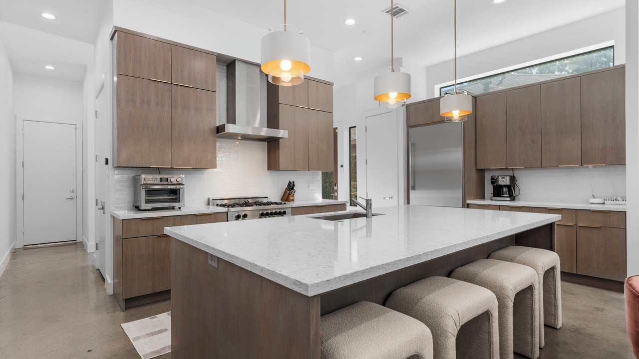 Photo of Kitchen in Greenway Plaza-Upper Kirby
