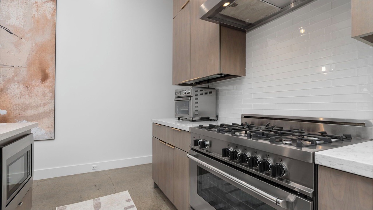 Photo of Kitchen in Greenway Plaza-Upper Kirby