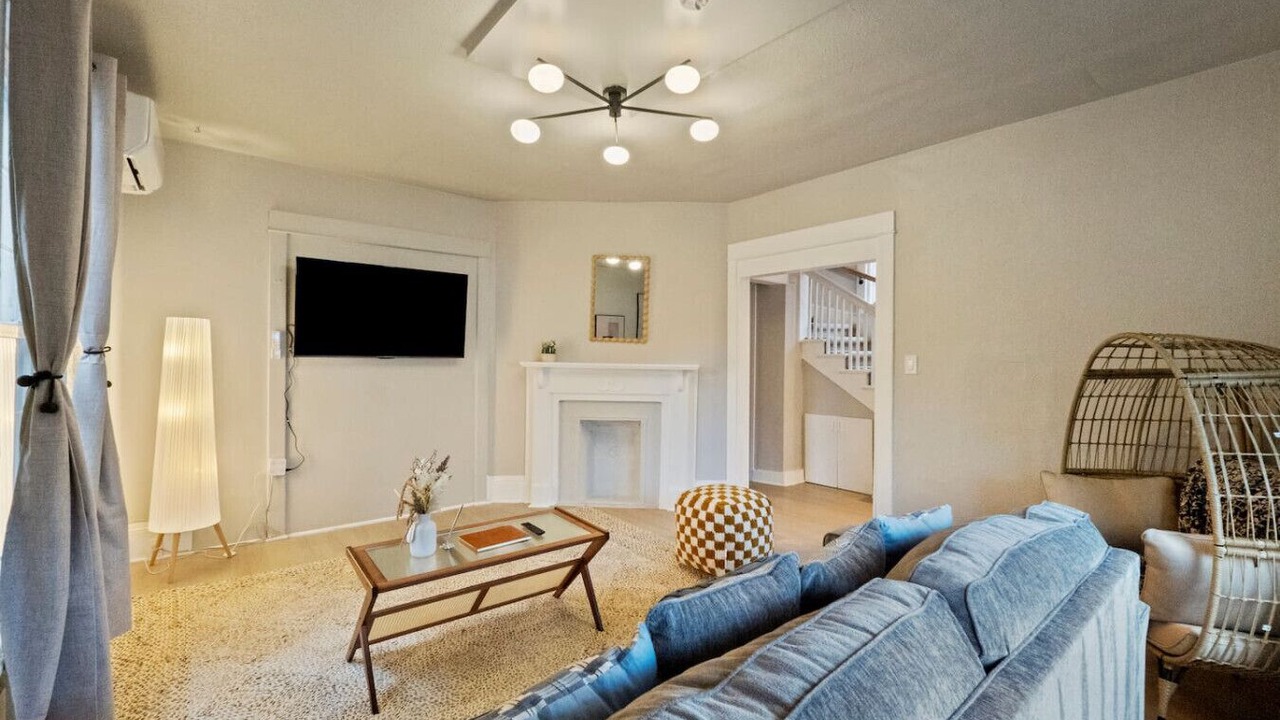 Photo of Livingroom in University District