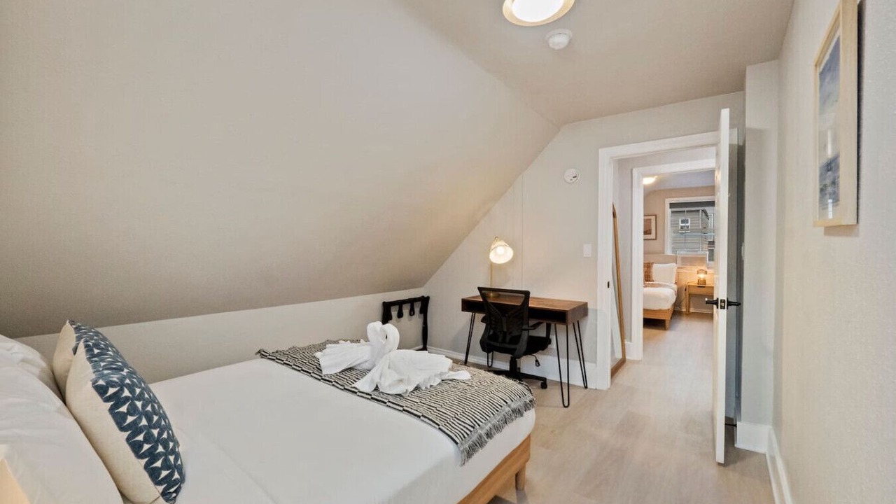 Photo of Bedroom in University District