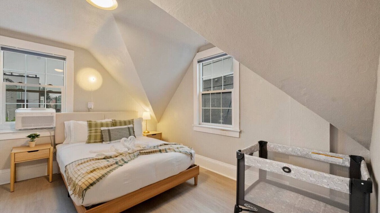 Photo of Bedroom in University District