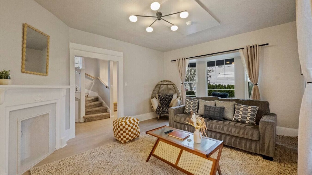 Photo of Livingroom in University District