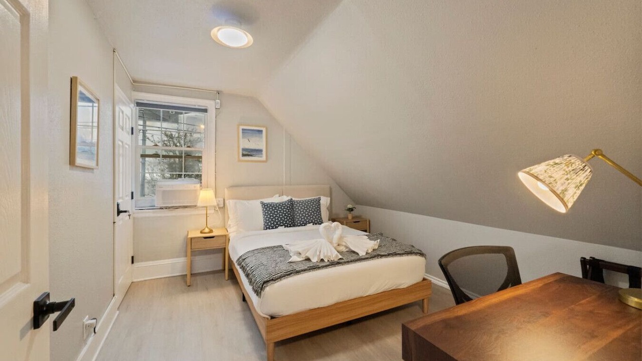 Photo of Bedroom in University District