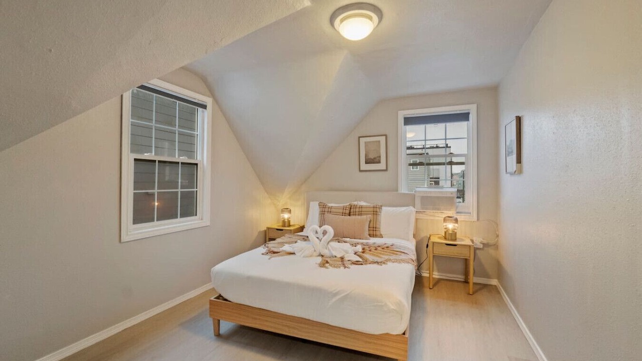 Photo of Bedroom in University District