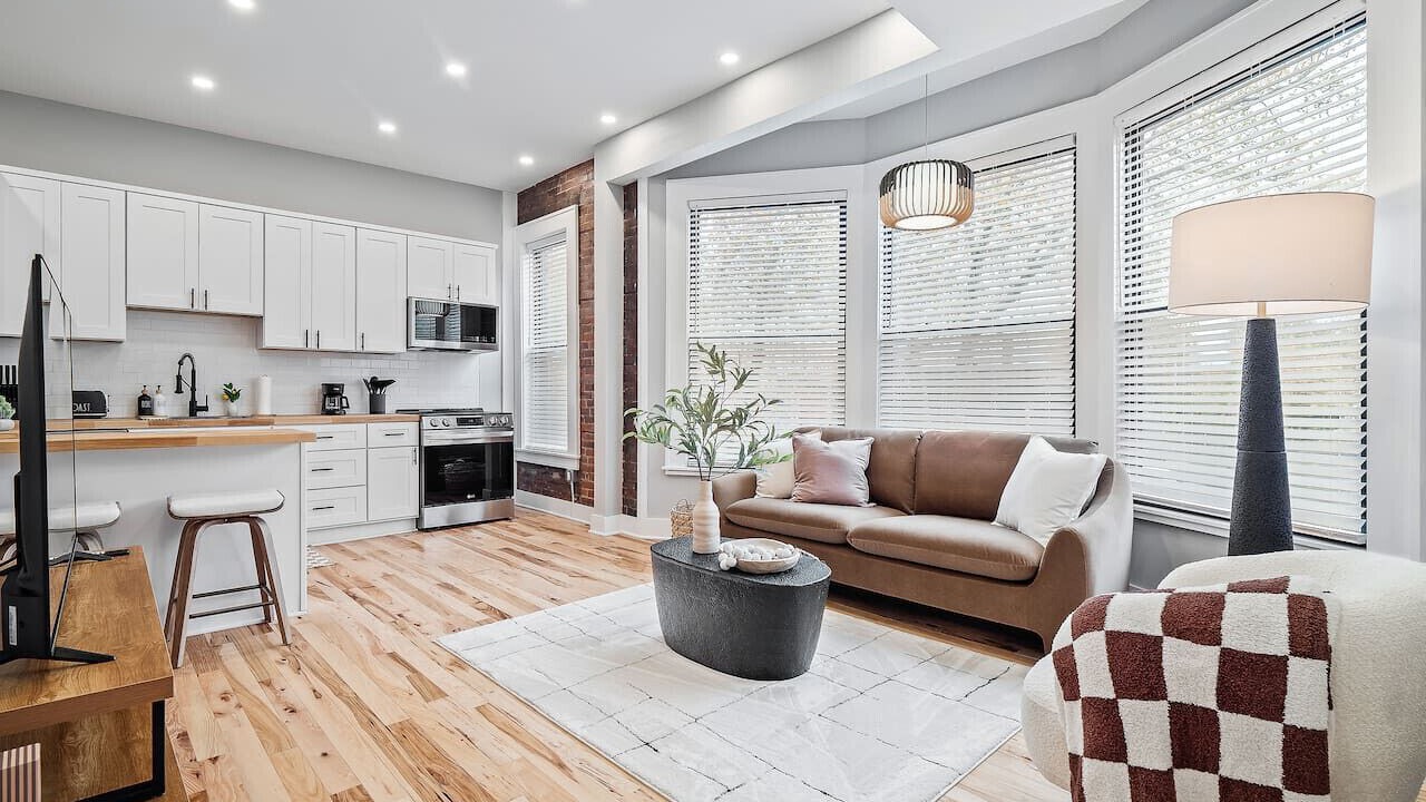 Photo of Livingroom in Detroit - Shoreway