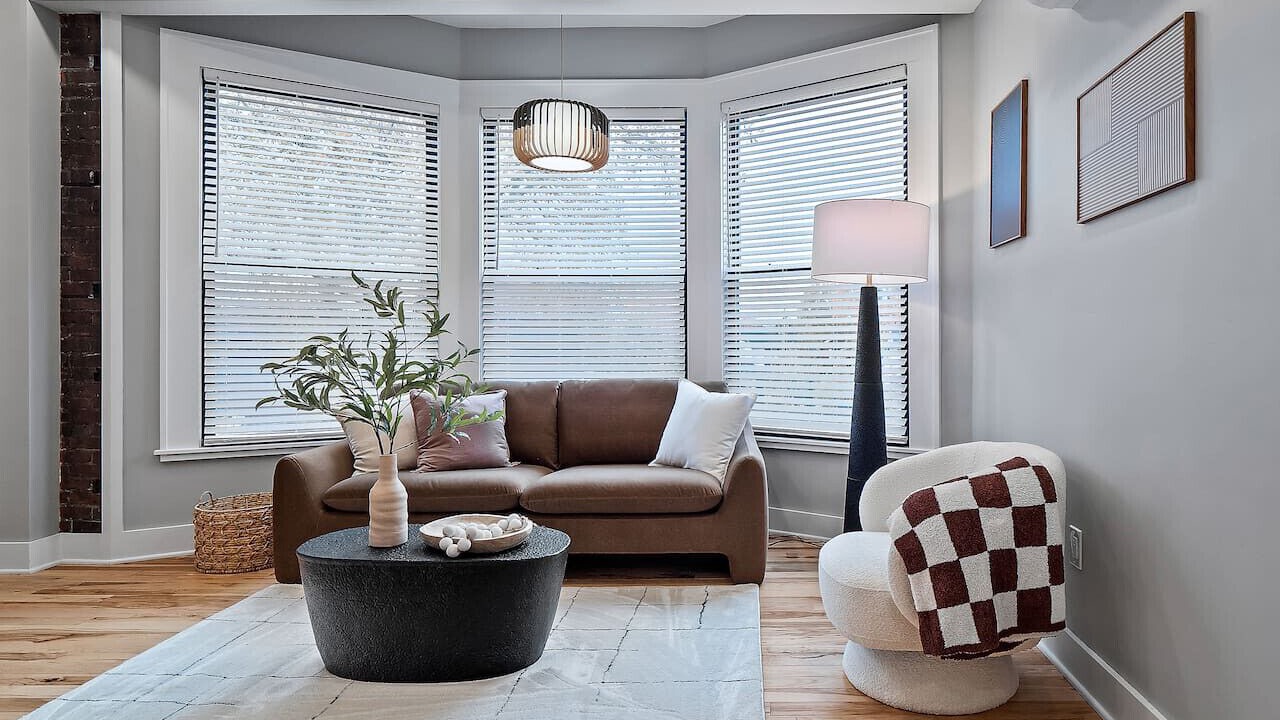 Photo of Livingroom in Detroit - Shoreway