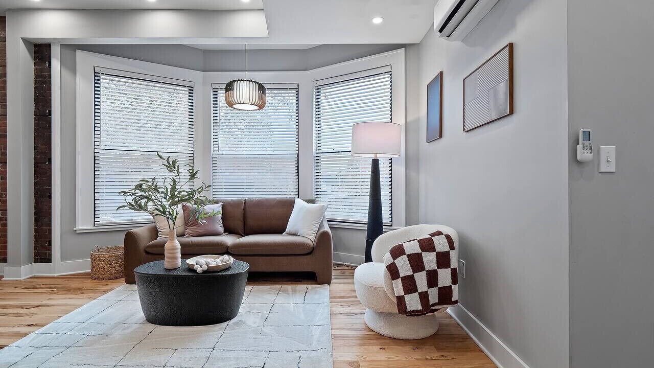 Photo of Livingroom in Detroit - Shoreway