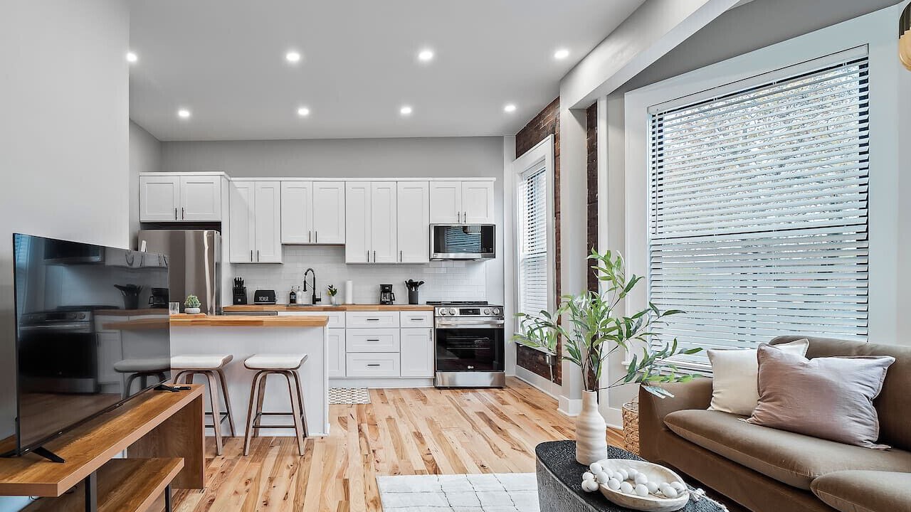 Photo of Livingroom in Detroit - Shoreway