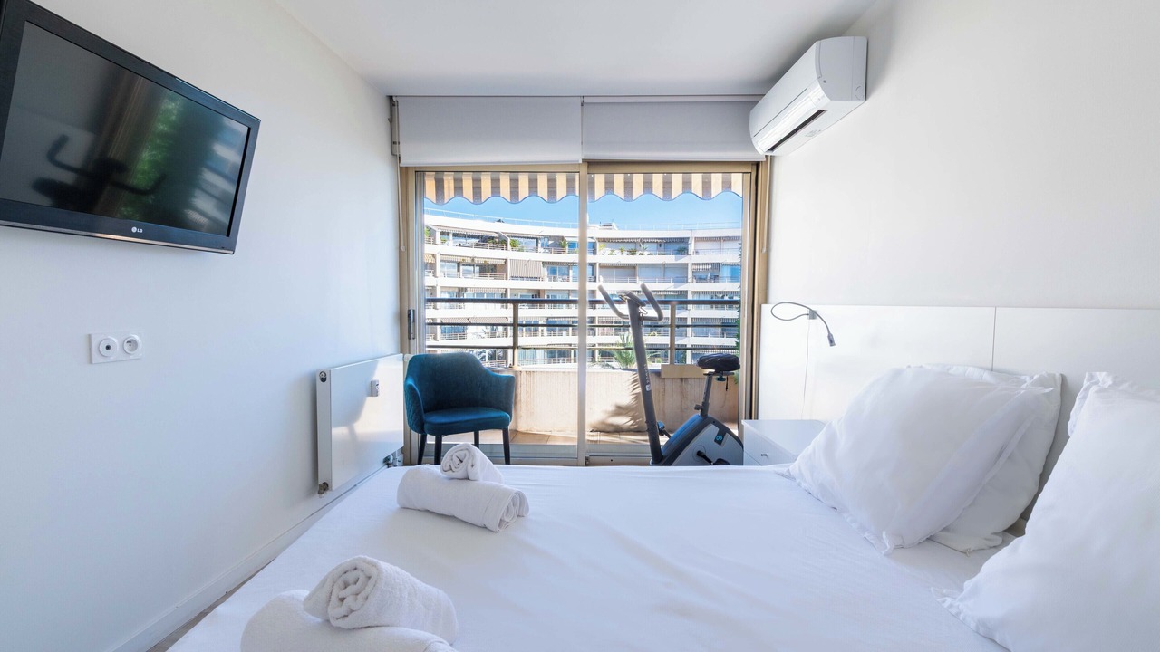 Photo of Bedroom in Cannes La Bocca