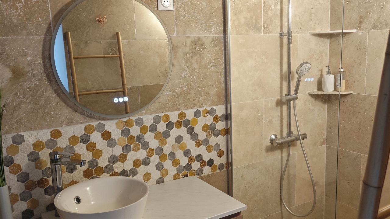 Photo of Bathroom in Jouques