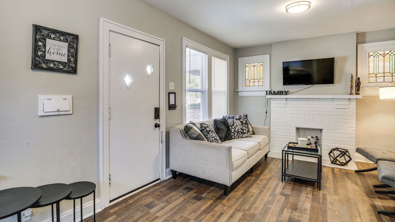 Photo of Livingroom in University City