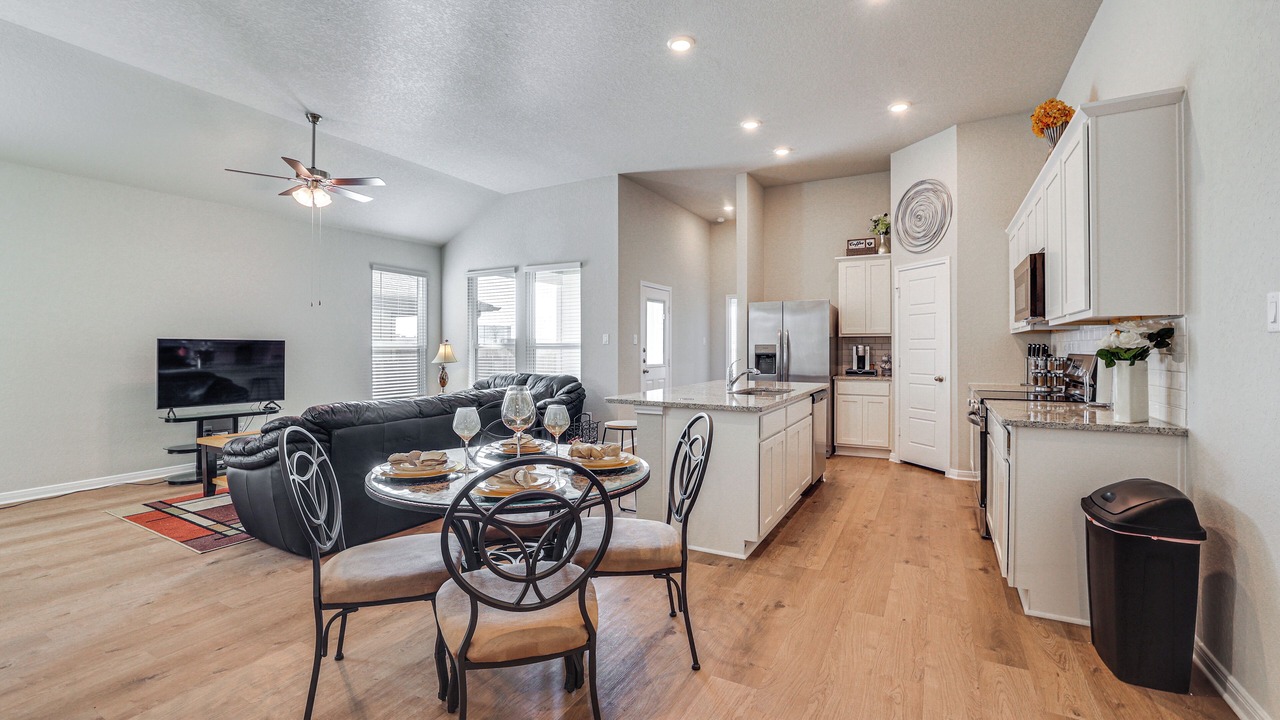 Photo of Livingroom in Castroville
