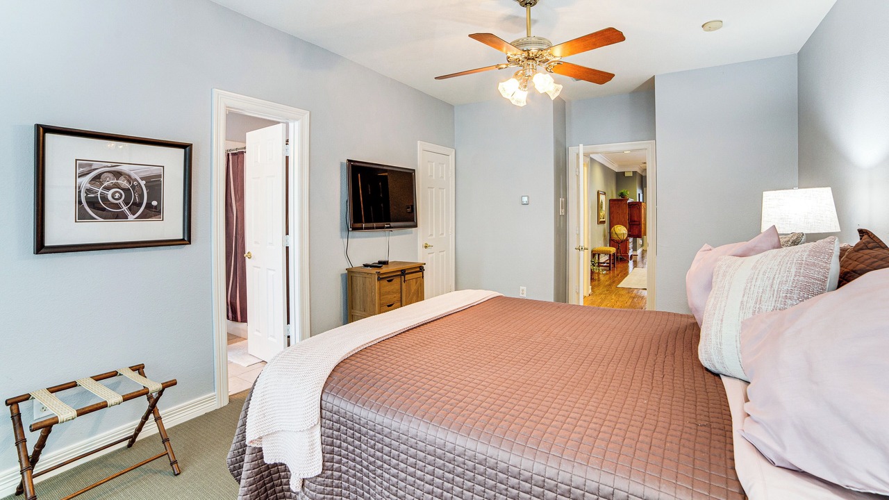 Photo of Bedroom in Uptown