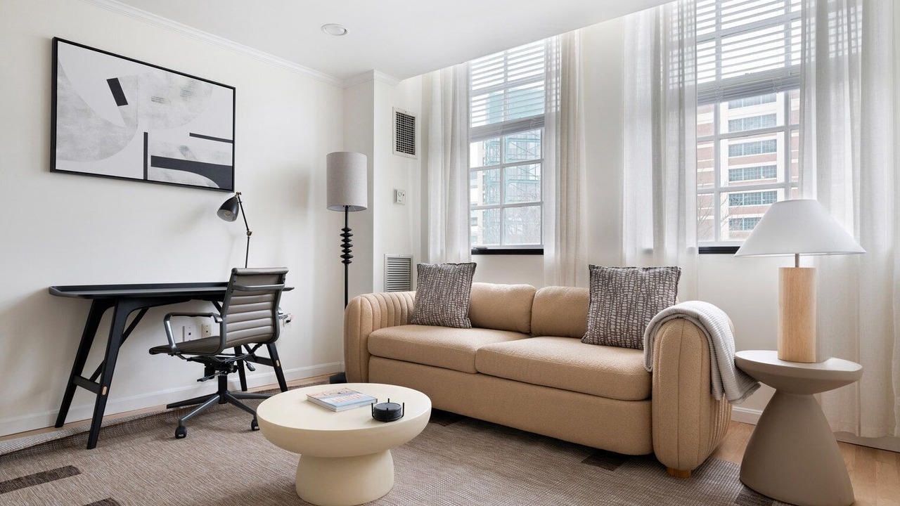 Photo of Livingroom in Thompson Square - Bunker Hill