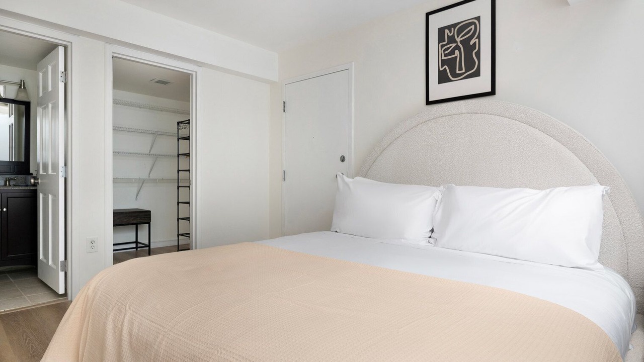 Photo of Bedroom in Thompson Square - Bunker Hill