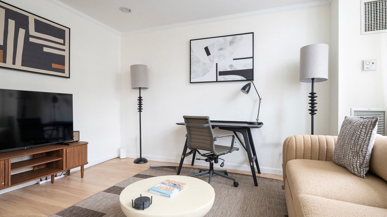 Photo of Livingroom in Thompson Square - Bunker Hill