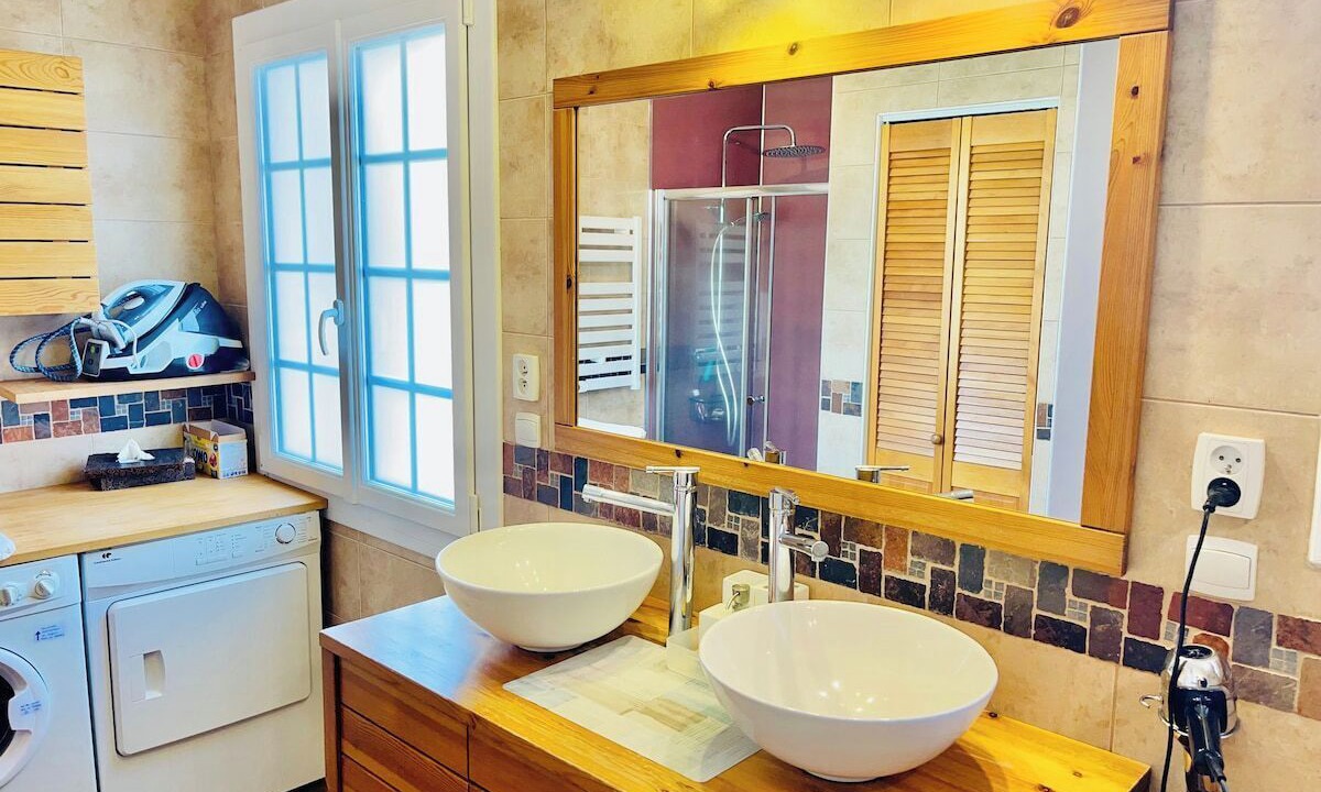 Photo of Bathroom in Donnery