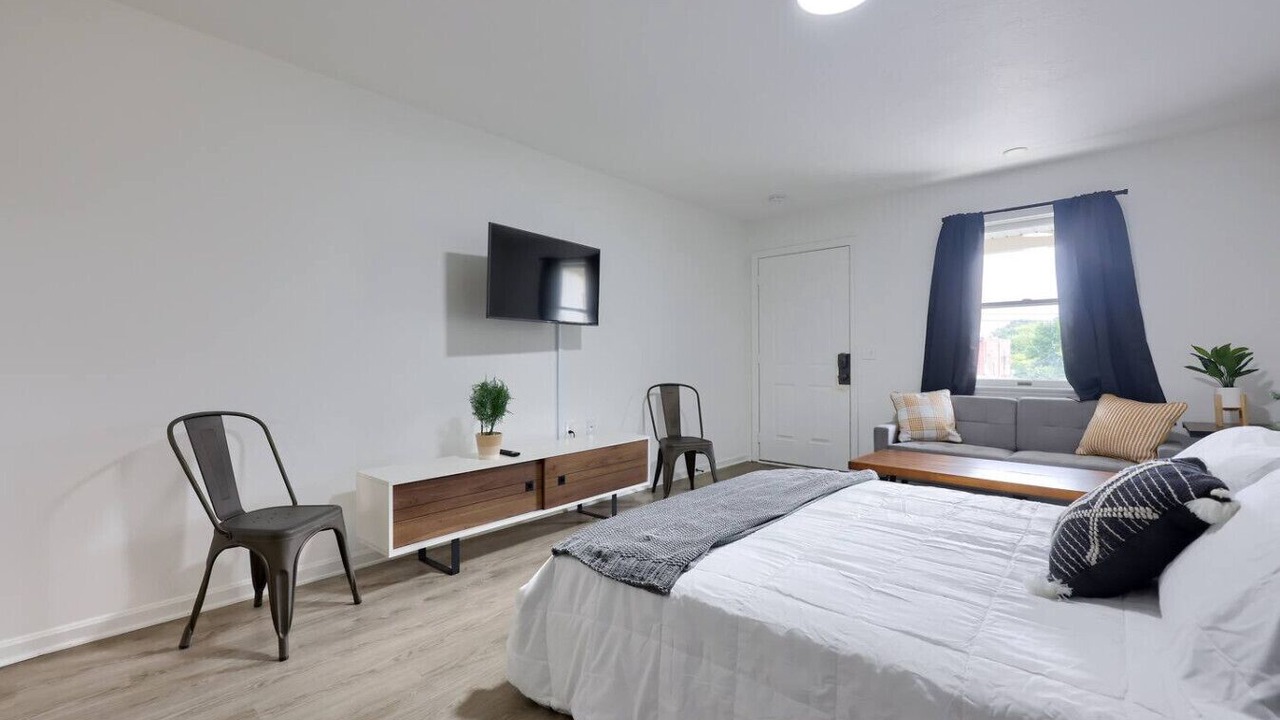 Photo of Bedroom in Akron