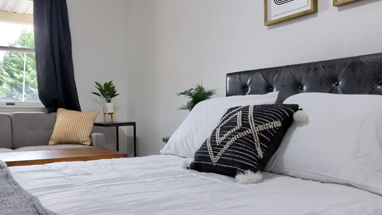 Photo of Bedroom in Akron