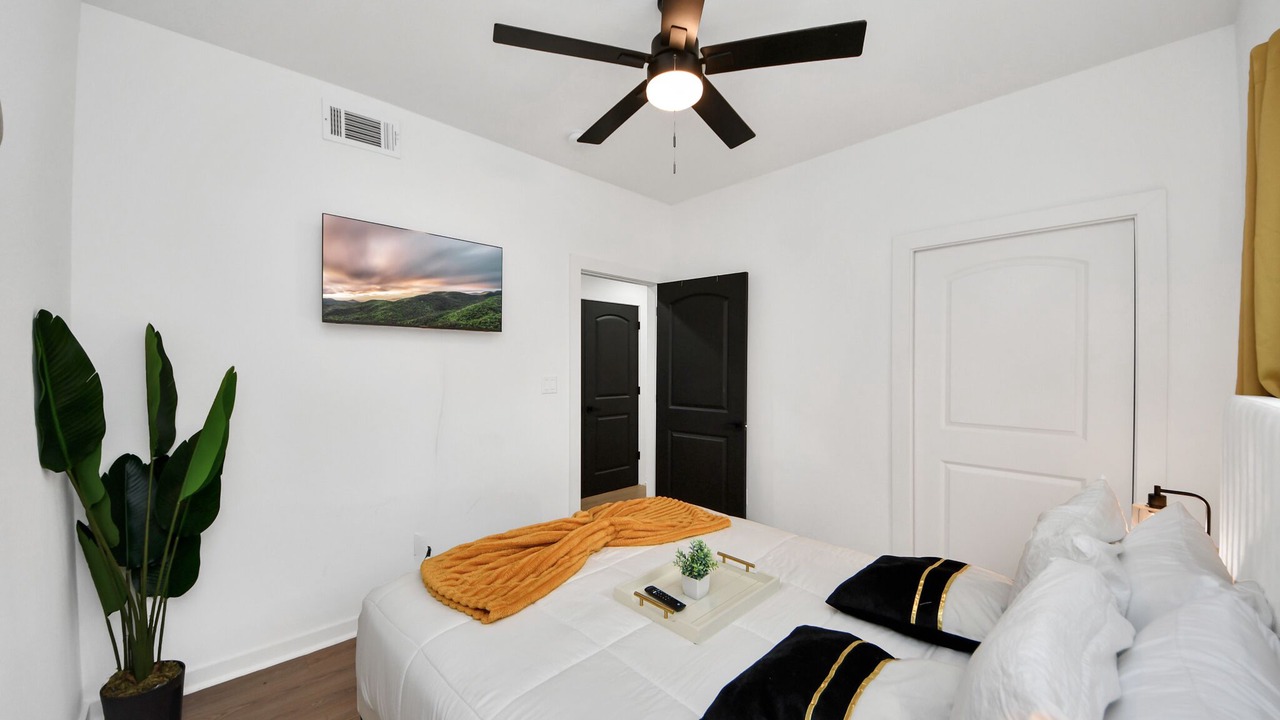 Photo of Bedroom in Northeast Houston