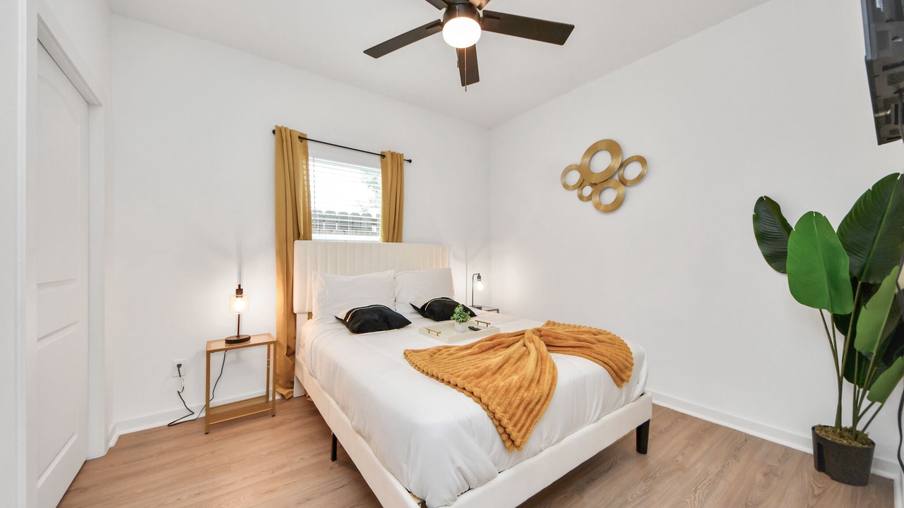 Photo of Bedroom in Northeast Houston