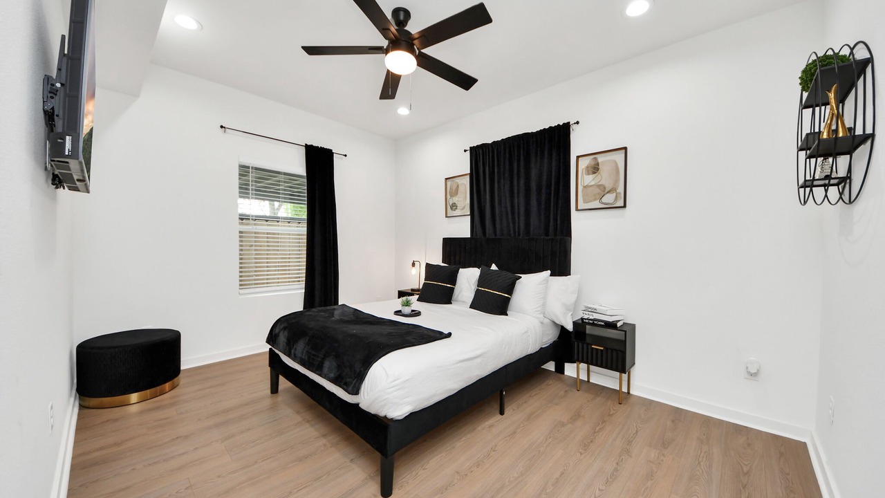 Photo of Bedroom in Northeast Houston