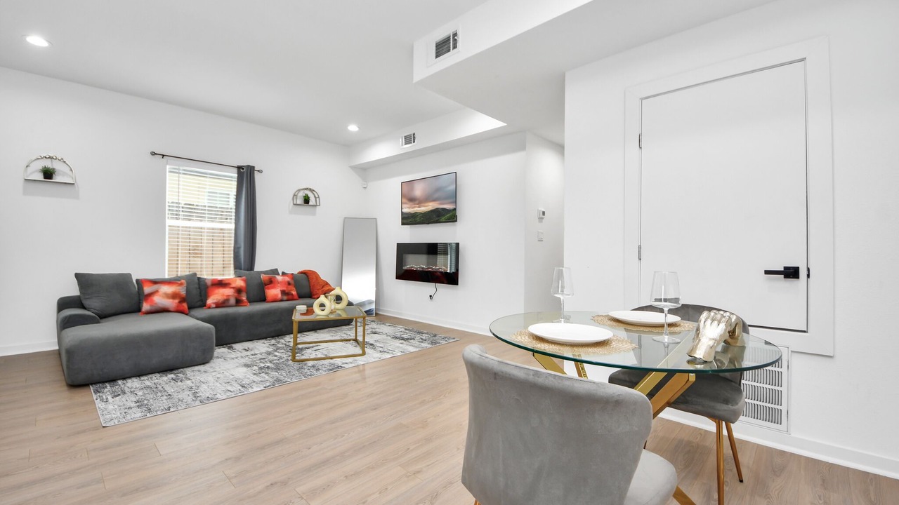 Photo of Livingroom in Northeast Houston