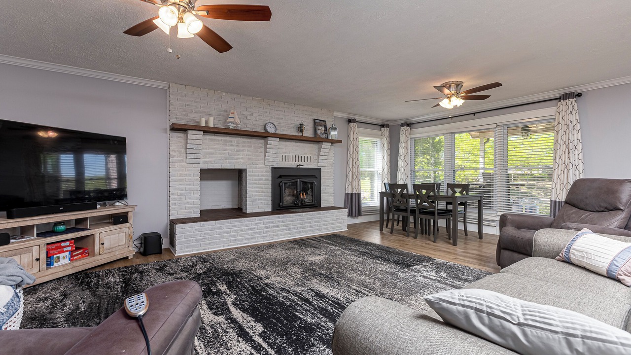 Photo of Livingroom in Wolf Creek
