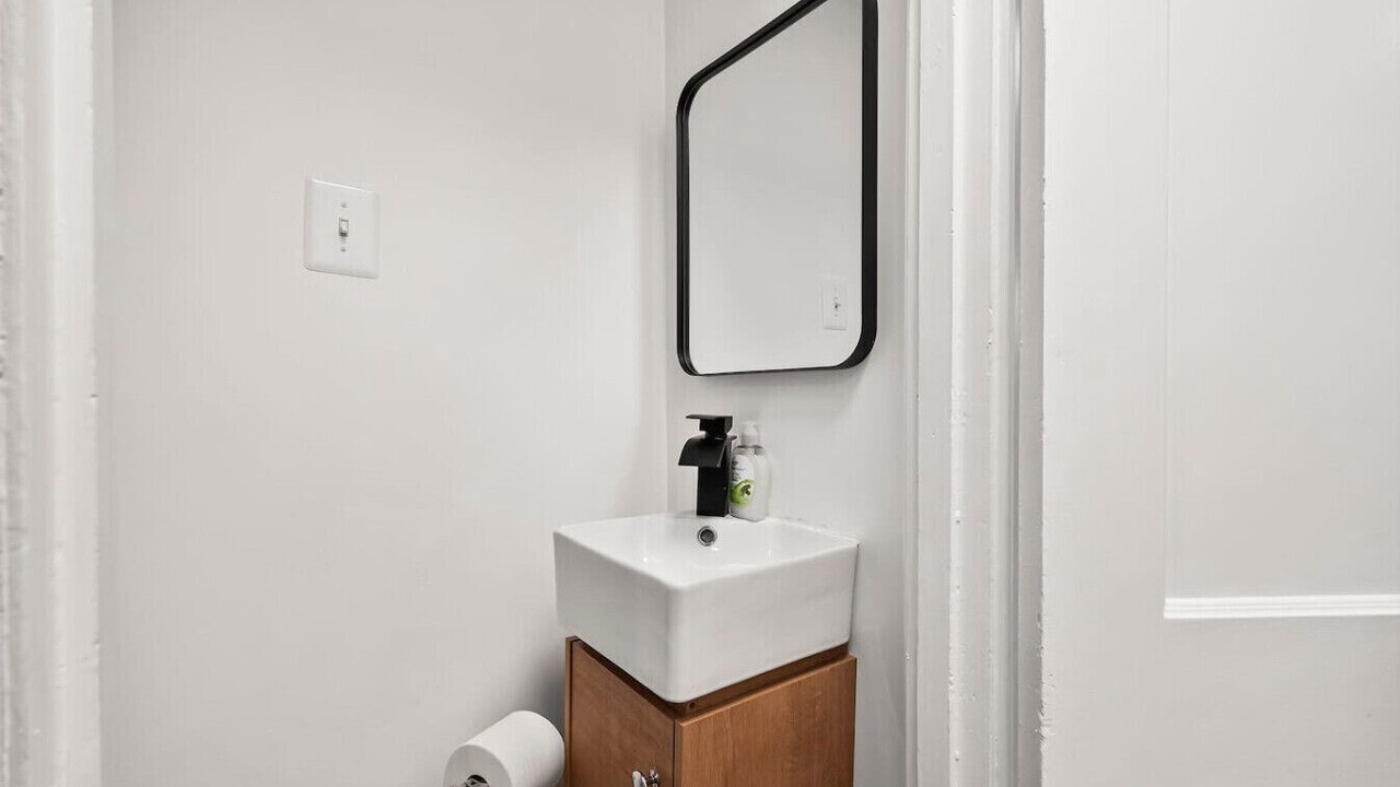 Photo of Bathroom in Chillum